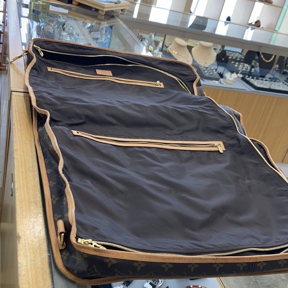 Authentic Louis Vuitton garment bag - Picture 14 of 17